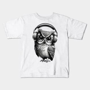 Owl Drawing in Black and White Wearing Headphones Kids T-Shirt